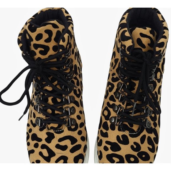 Qupid Animal Print High Top Sneaker Size 7 Lace Up Platform Ankle Bootie Leopard - Picture 6 of 8